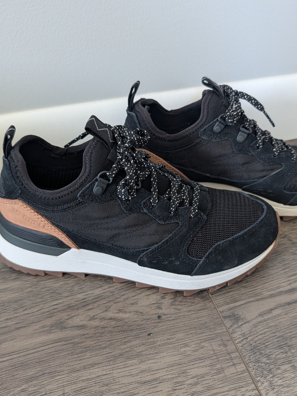 Merrell Black and White Women's Shoe Interior Label